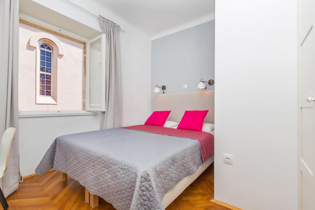 Dox Apartment